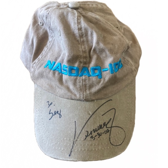 VENUS WILLIAMS TENNIS MEMORABILIA SIGNED NASDAQ-100 HAT & OTHER - Picture 1 of 6